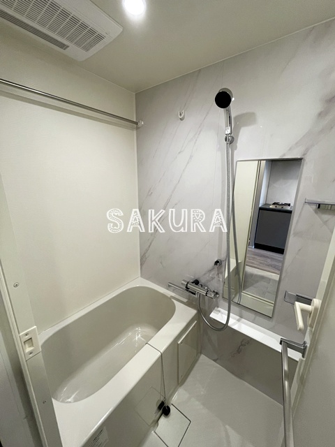 バス・シャワールーム　ご家族や長時間入浴に便利な追い炊き機能付きです♪