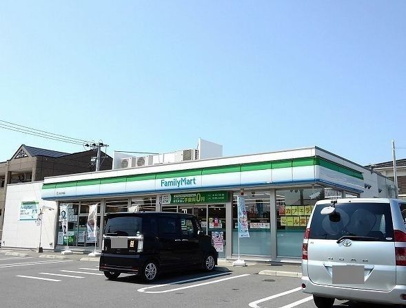 コンビニ　ファミリーマート（コンビニ）まで350m