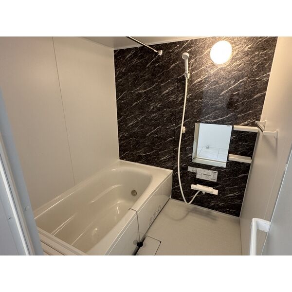 バス・シャワールーム　落ち着いた空間のお風呂です