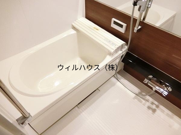 バス・シャワールーム　浴室乾燥機、追焚機能付の広々バスルーム！