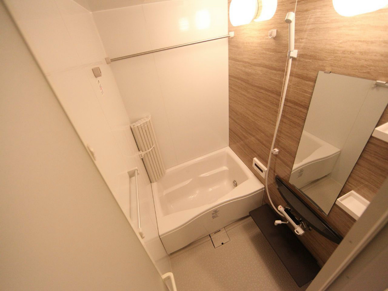 バス・シャワールーム　浴室暖房乾燥機付　追い焚き付お風呂
