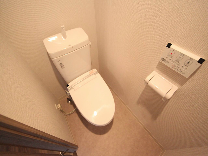 トイレ　温水洗浄暖房便座付トイレ