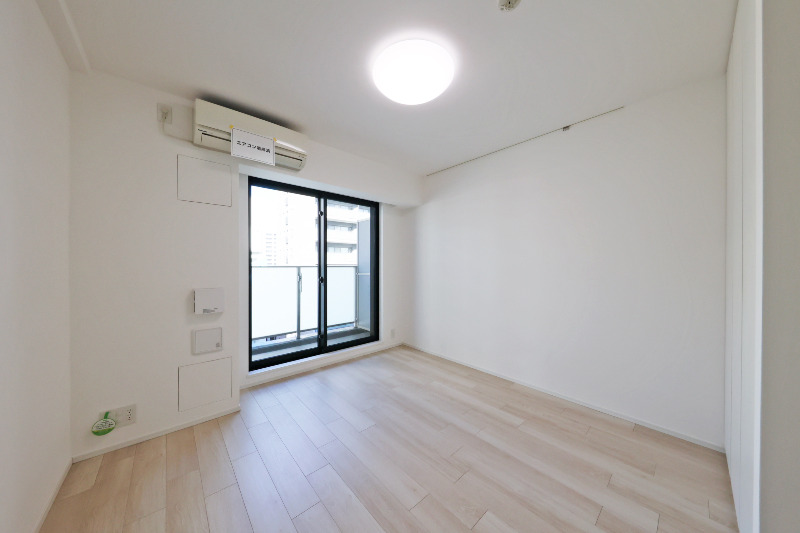 居室・リビング　バルコニー向きの居室（ピクチャーレール有）※同タイプ参考写真