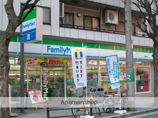 コンビニ　ファミリーマート 釣鐘町店（コンビニ）まで111m