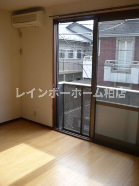 居室・リビング　ゆったり過ごせる居間です