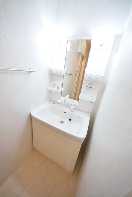 洗面設備　イメージ。１F写真です。お問合せはタウンハウジングまで！※…