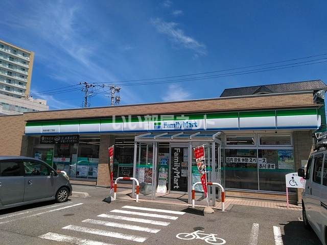 コンビニ　ファミリーマート 秋田中通六丁目店（コンビニ）まで857m