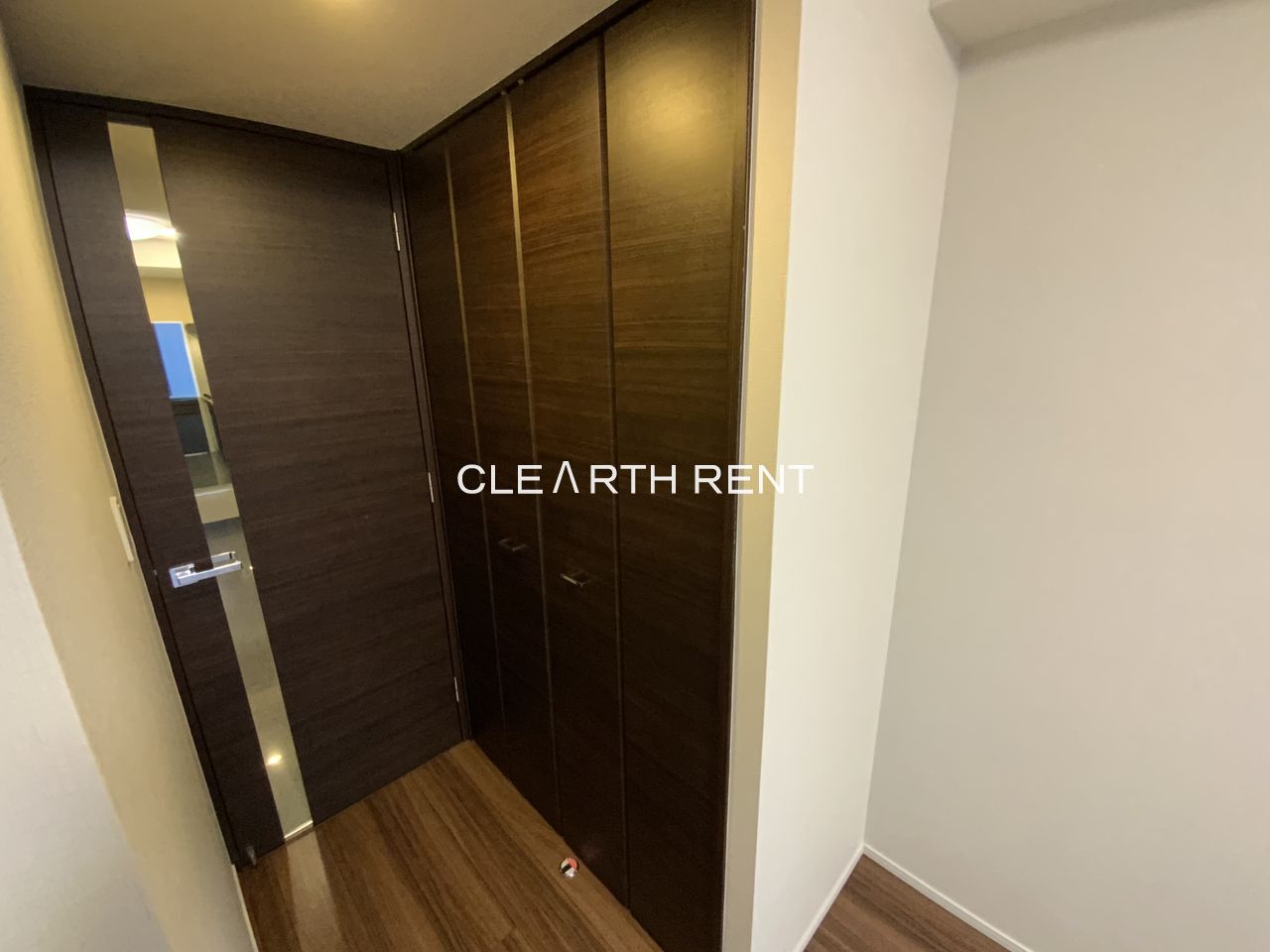 玄関　同タイプ別住戸写真となります。現況と異なる場合がございます