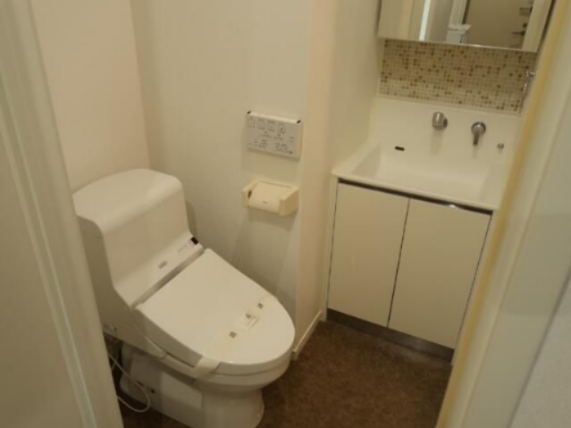 トイレ　※別部屋の参考写真