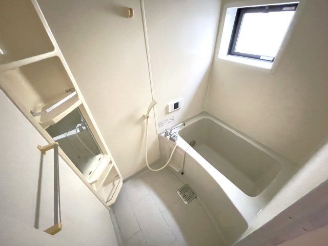 バス・シャワールーム　※同タイプ・別室の写真になります。