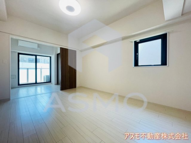 居室・リビング　同マンション別部屋参考写真