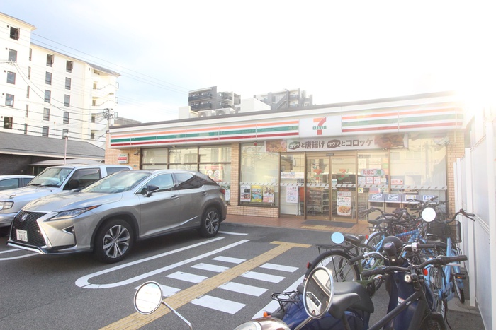 コンビニ　セブンイレブン（コンビニ）まで50m
