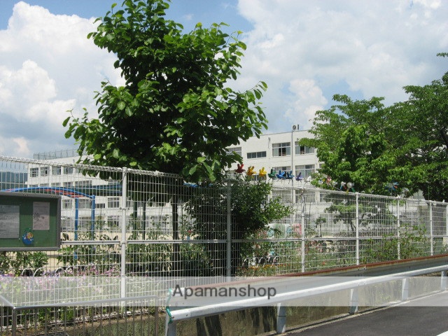 小学校　高槻市立北清水小学校（小学校）まで449m