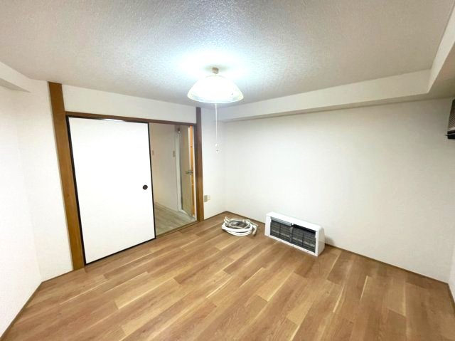 居室・リビング　イメージとして同建物他部屋を表示しています