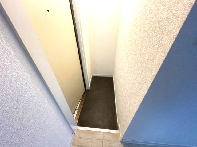 玄関　イメージとして同建物他部屋を表示しています
