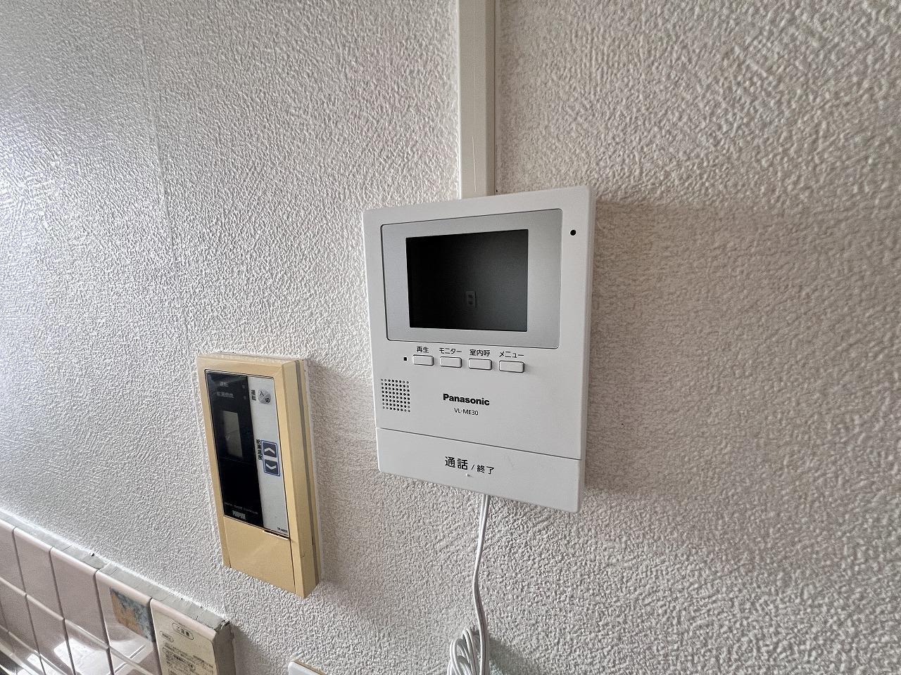 セキュリティ　TVモニタ付きインターホンで、訪問者の顔が確認でき安心です。