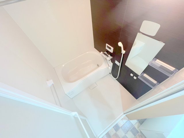 バス・シャワールーム　広めのお風呂は一日の疲れを癒してくれます。