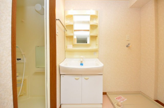 洗面設備　コンパクトで使いやすい洗面所