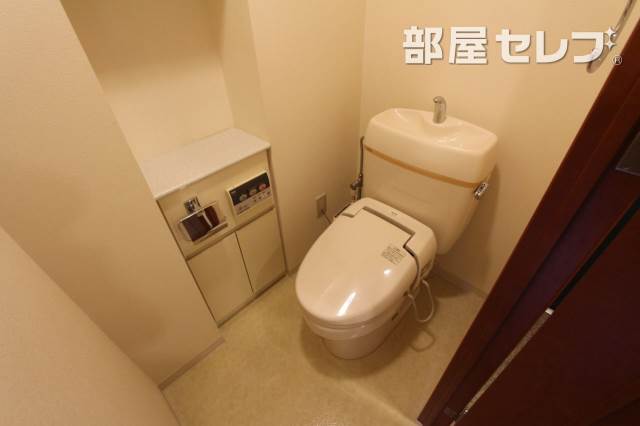 トイレ　別号室の写真です。