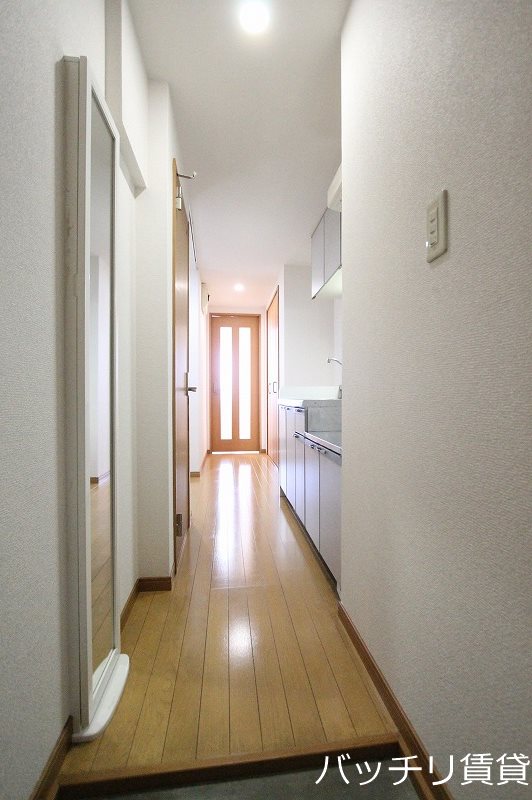 玄関　別号室写真の為、現状を優先いたします