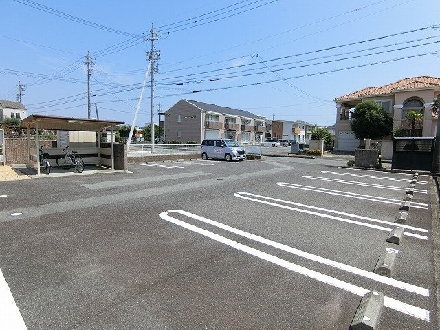 駐車場　駐車場に車を止められます