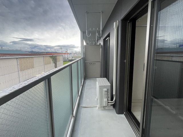 バルコニー　※同建物の別のお部屋の写真です。