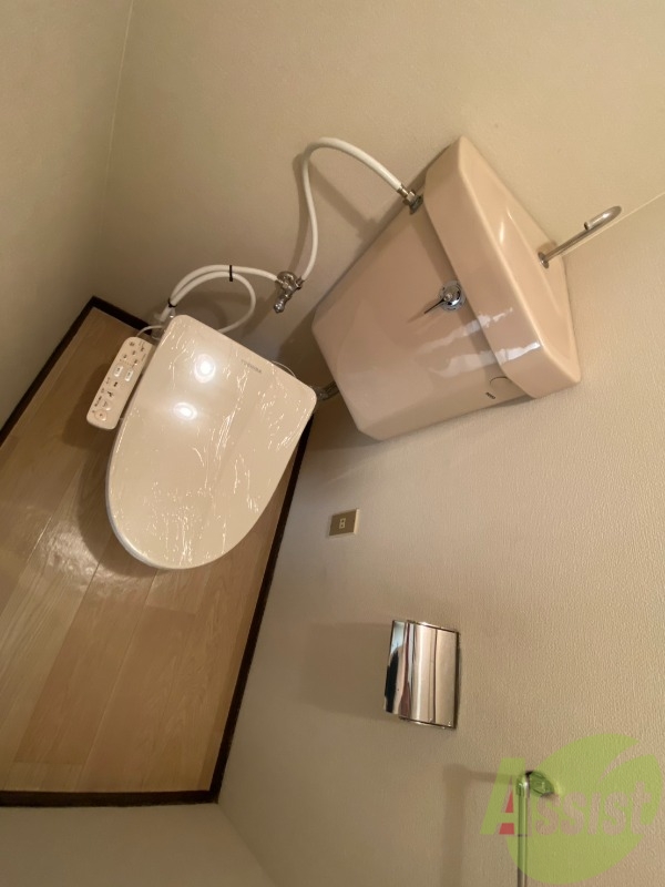 トイレ　トイレは温水洗浄便座で、とても快適にご利用いただけます。