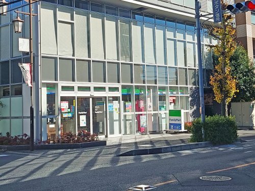 コンビニ　ファミリーマート 南浦和駅西口店（コンビニ）まで698m