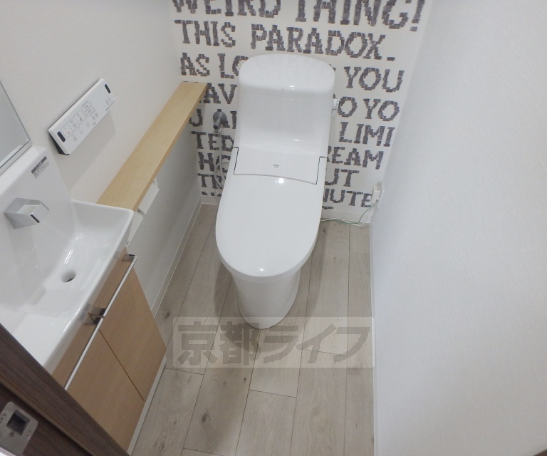 トイレ　ウォシュレット機能付きトイレです。