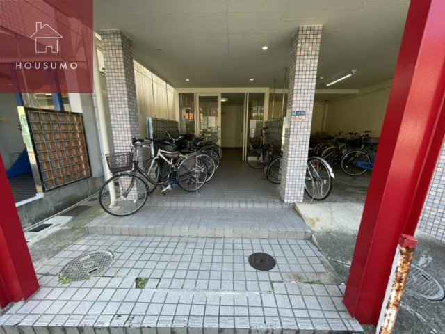 エントランス　ゆとりのあるエントランスです