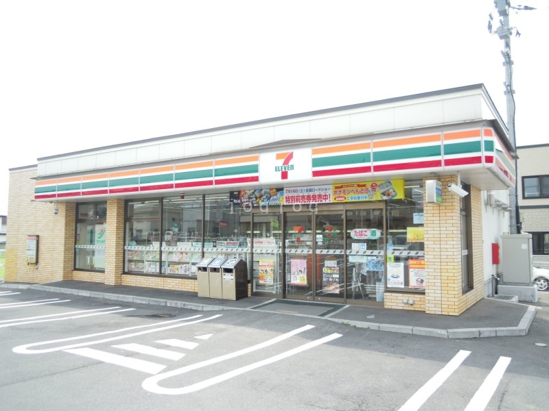 コンビニ　セブンイレブン函館桔梗3丁目店（コンビニ）まで979m