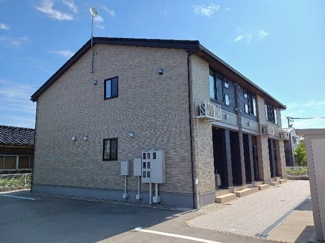建物外観　落ち着いた雰囲気の外観です