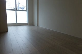 居室・リビング　開放感あるリビング空間でございます