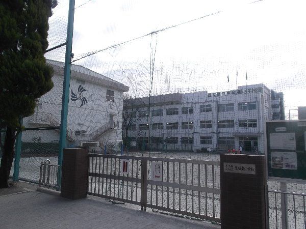 小学校　葛飾区立東綾瀬小学校（小学校）まで803m