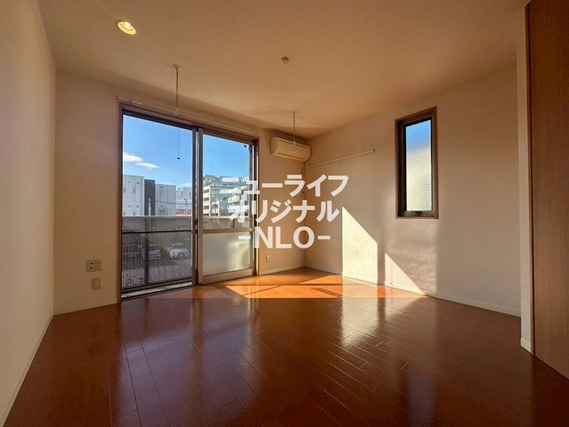 居室・リビング　7.3帖の角部屋の洋室です☆