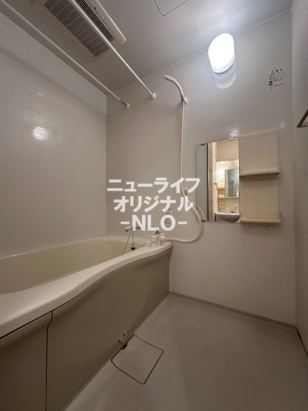 バス・シャワールーム　浴室乾燥機付で雨の日もお洗濯が可能です☆