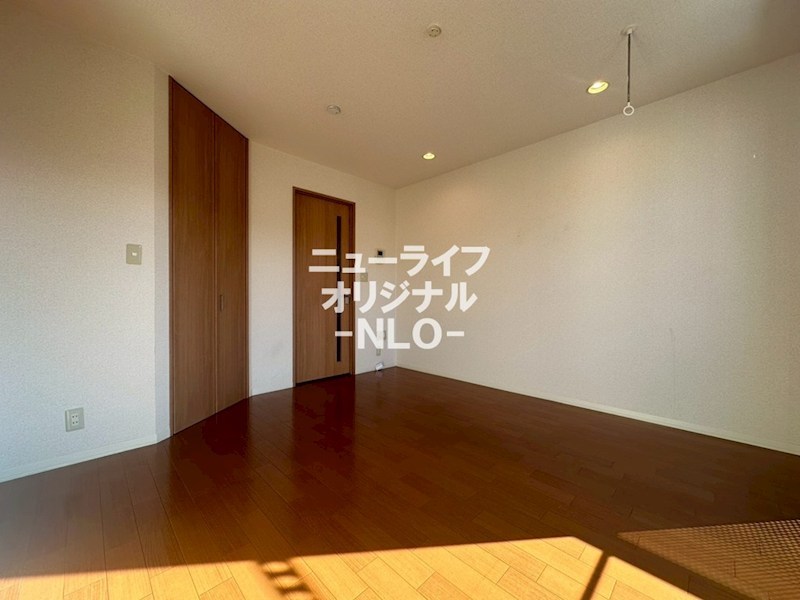 その他部屋・スペース　洋室は窓が2面あるので通風・日当たり良好です☆