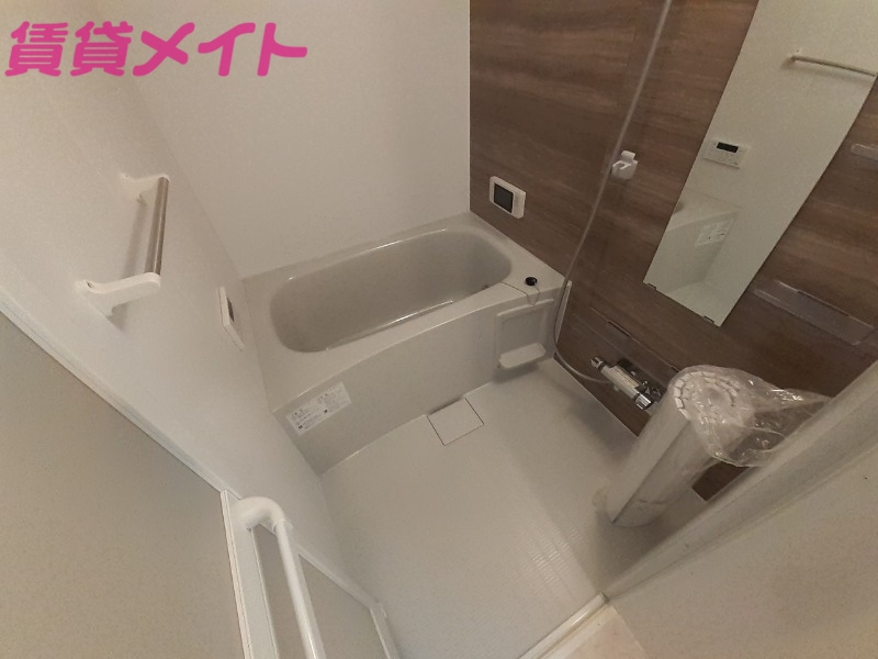 バス・シャワールーム　同型反転タイプ参考写真