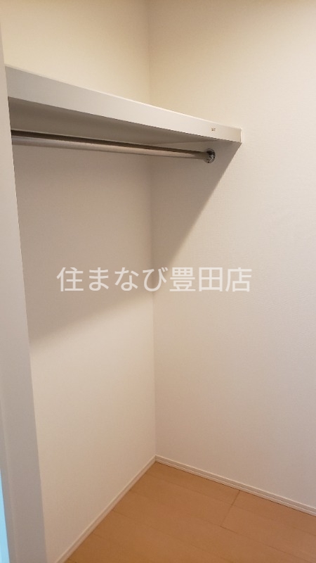 収納　同型写真