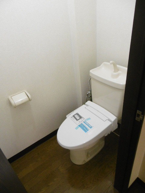 トイレ　参考（写真は102号室）