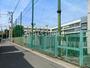 中学校　北区立滝野川紅葉中学校（中学校）まで593m