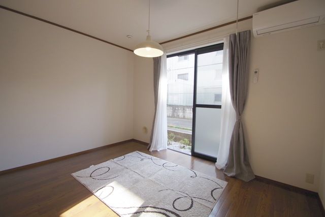 居室・リビング　★日当たりのいい明るいお部屋です★