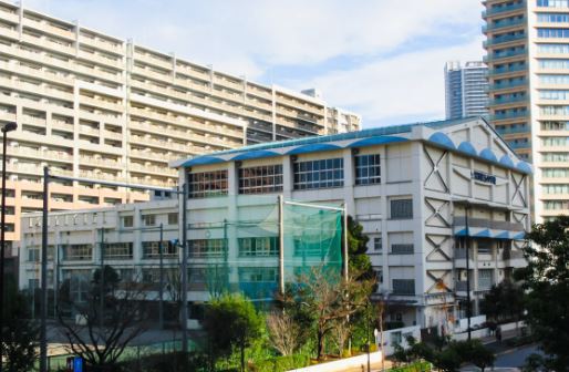 中学校　深川第五中学校（中学校）まで339m