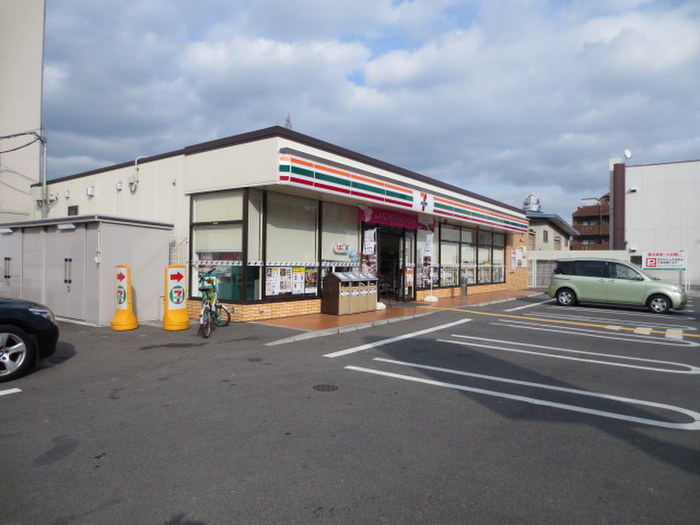 コンビニ　セブンイレブン（コンビニ）まで282m