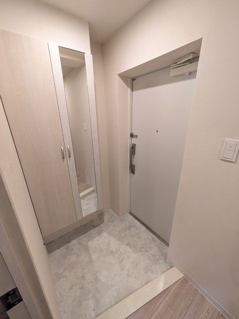 玄関　※別部屋参考写真です。