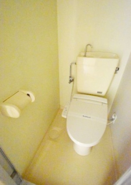 トイレ　別部屋参考写真。