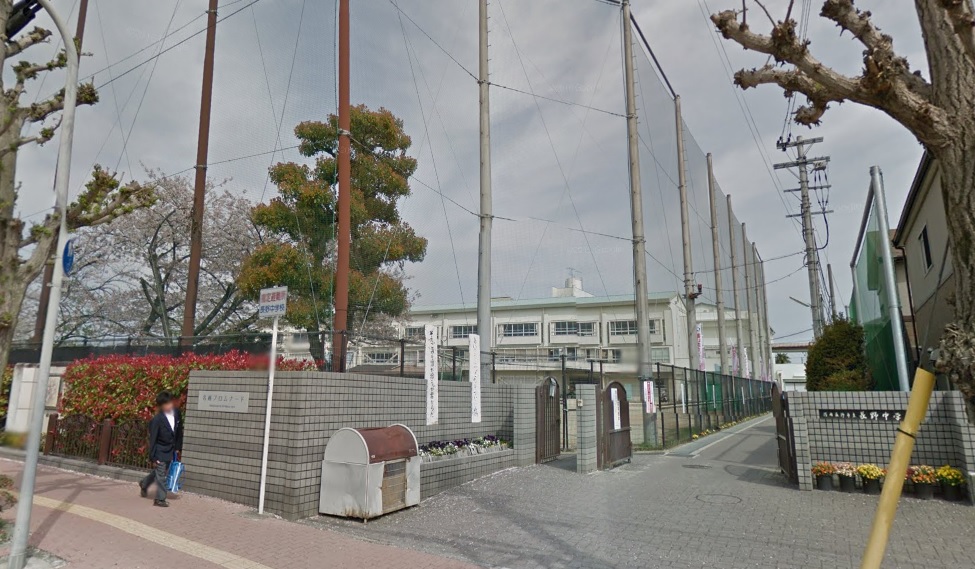 中学校　河内長野市立長野中学校（中学校）まで595m