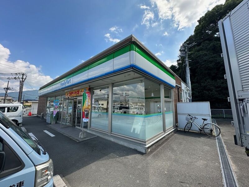 コンビニ　ファミリーマート宇美井上店（コンビニ）まで1062m