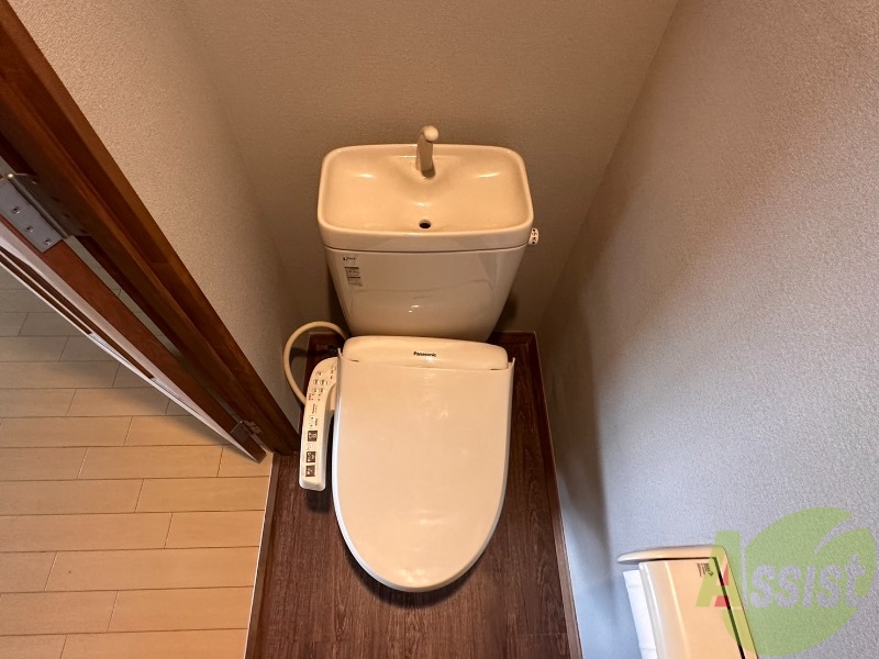 トイレ　トイレは、嬉しいウォシュレット付きです。