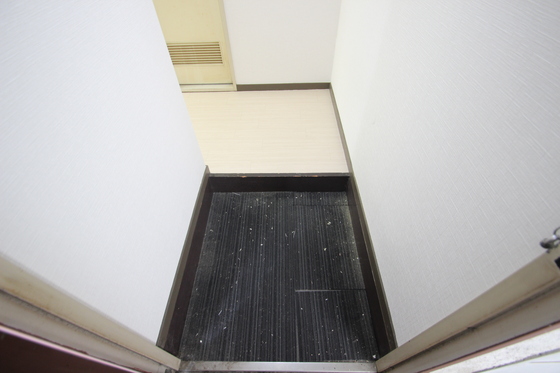 玄関　※別号室の写真です。